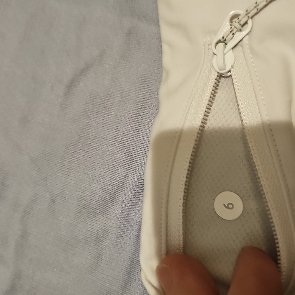 Lululemon - Picture 6 of 6